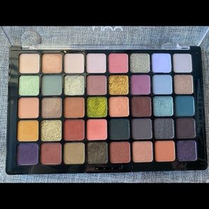 Ultimate Utopia eyeshadow palette by NYX Cosmetics